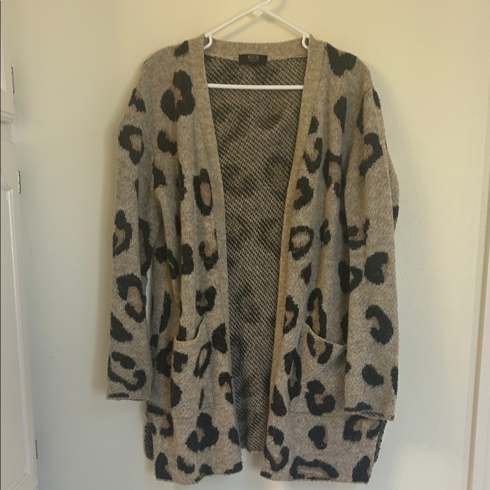 Stylish Animal Print Cardigan - Black and Tan